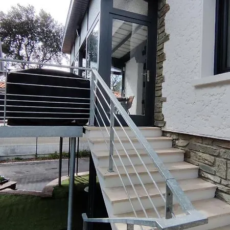 Papillon***. Location 1er Etage. Daire *