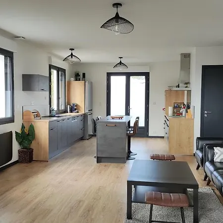 Papillon***. Location 1er Etage.