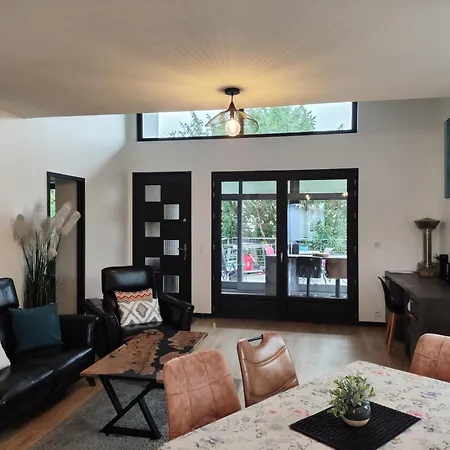 Papillon***. Location 1er étage. * Ronce-les-Bains